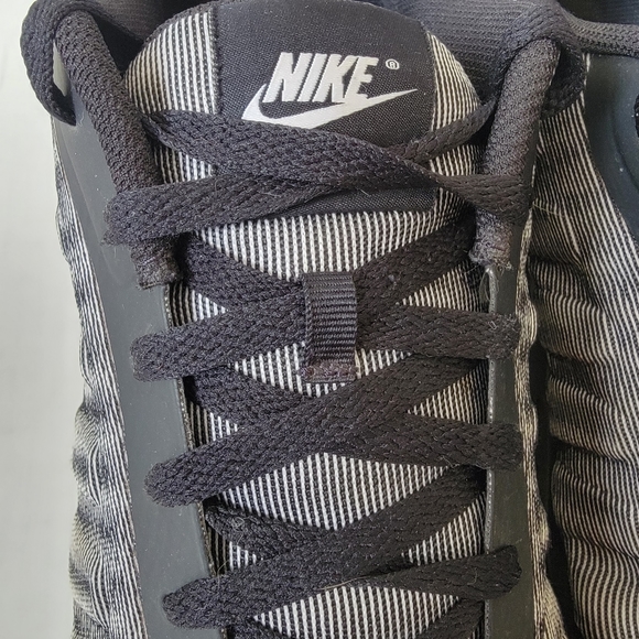 Nike Air Max Invigor Premium - Picture 4 of 8